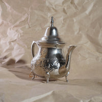إبريق شاي فضي