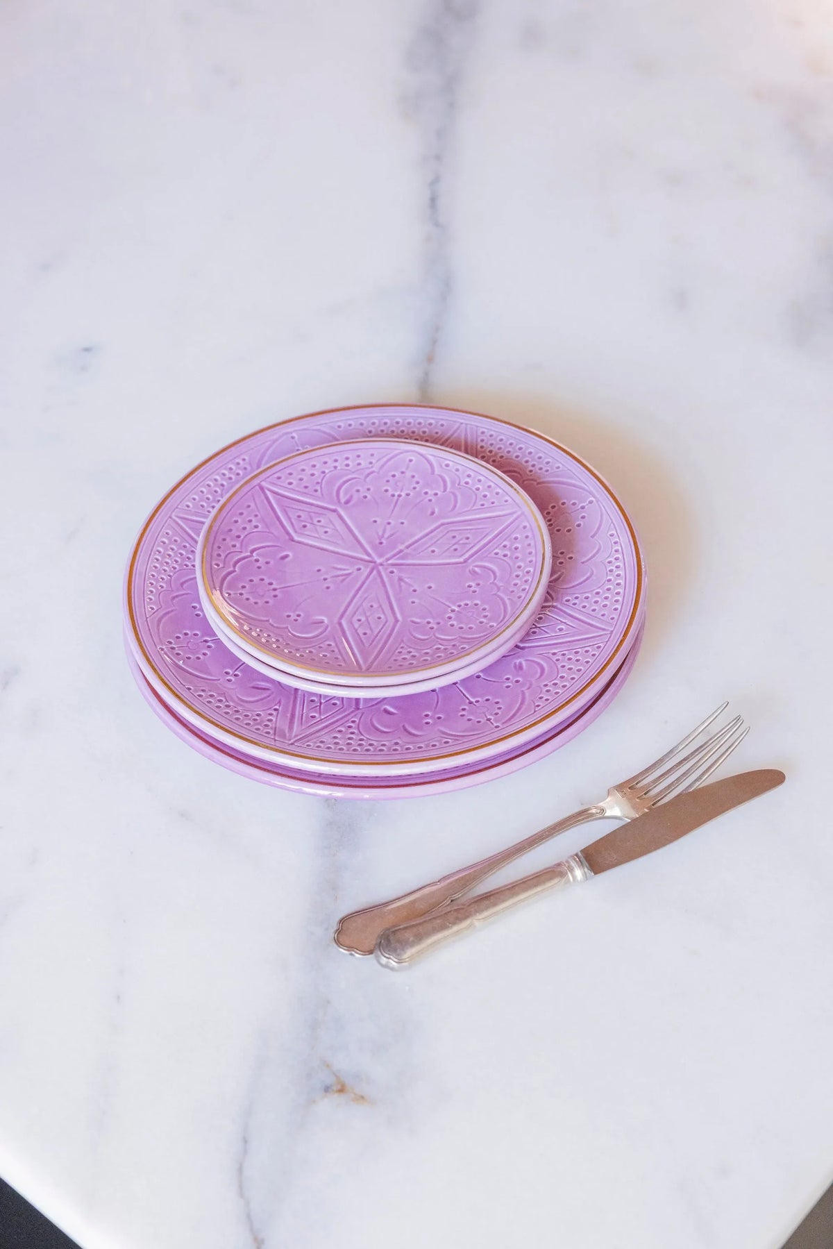 ASSIETTES PLATES · EMPREINTE · LILAS