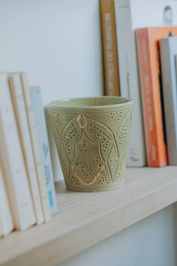 CACHE POT OU VASE · Empreinte · KAKI · POTS ET VASES