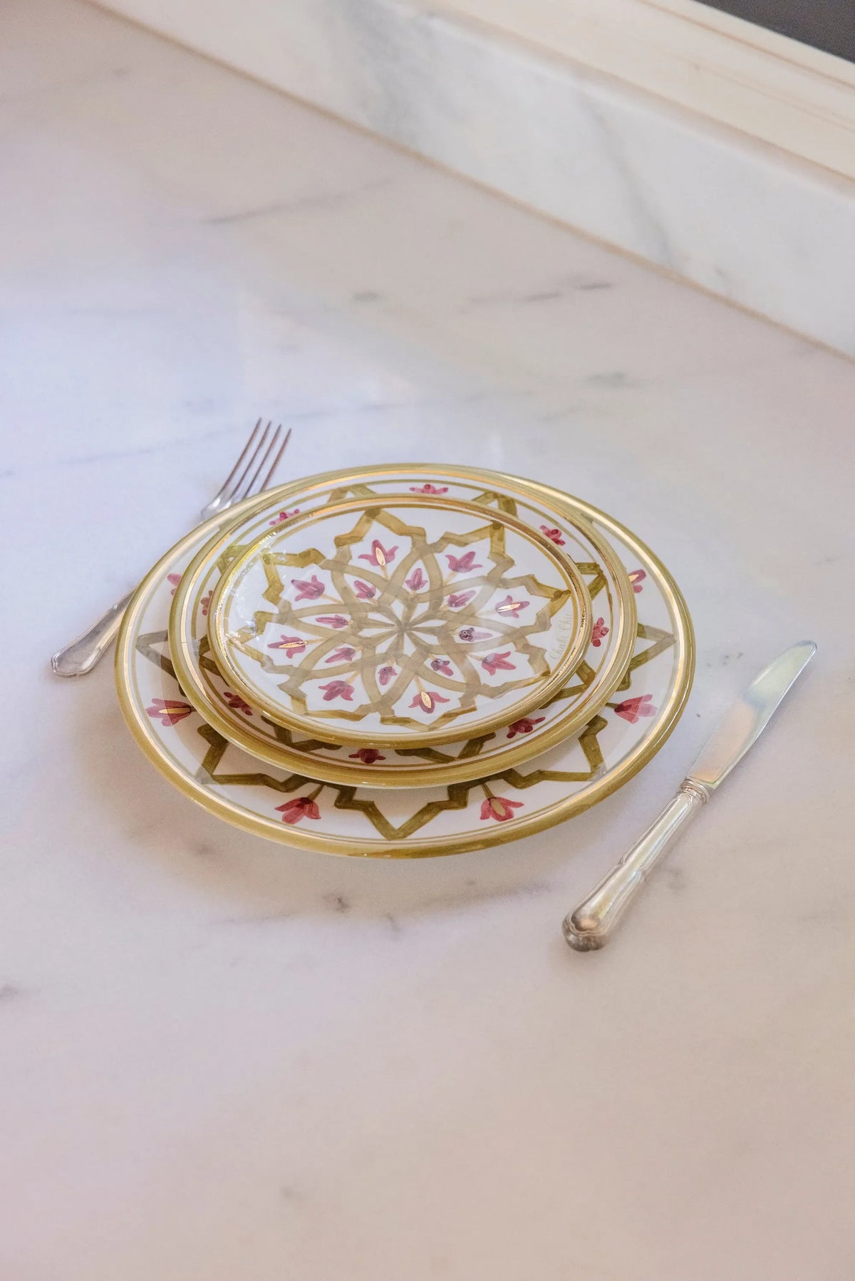 ASSIETTES PLATES · AUBERGINE · KAKI · LMIDA