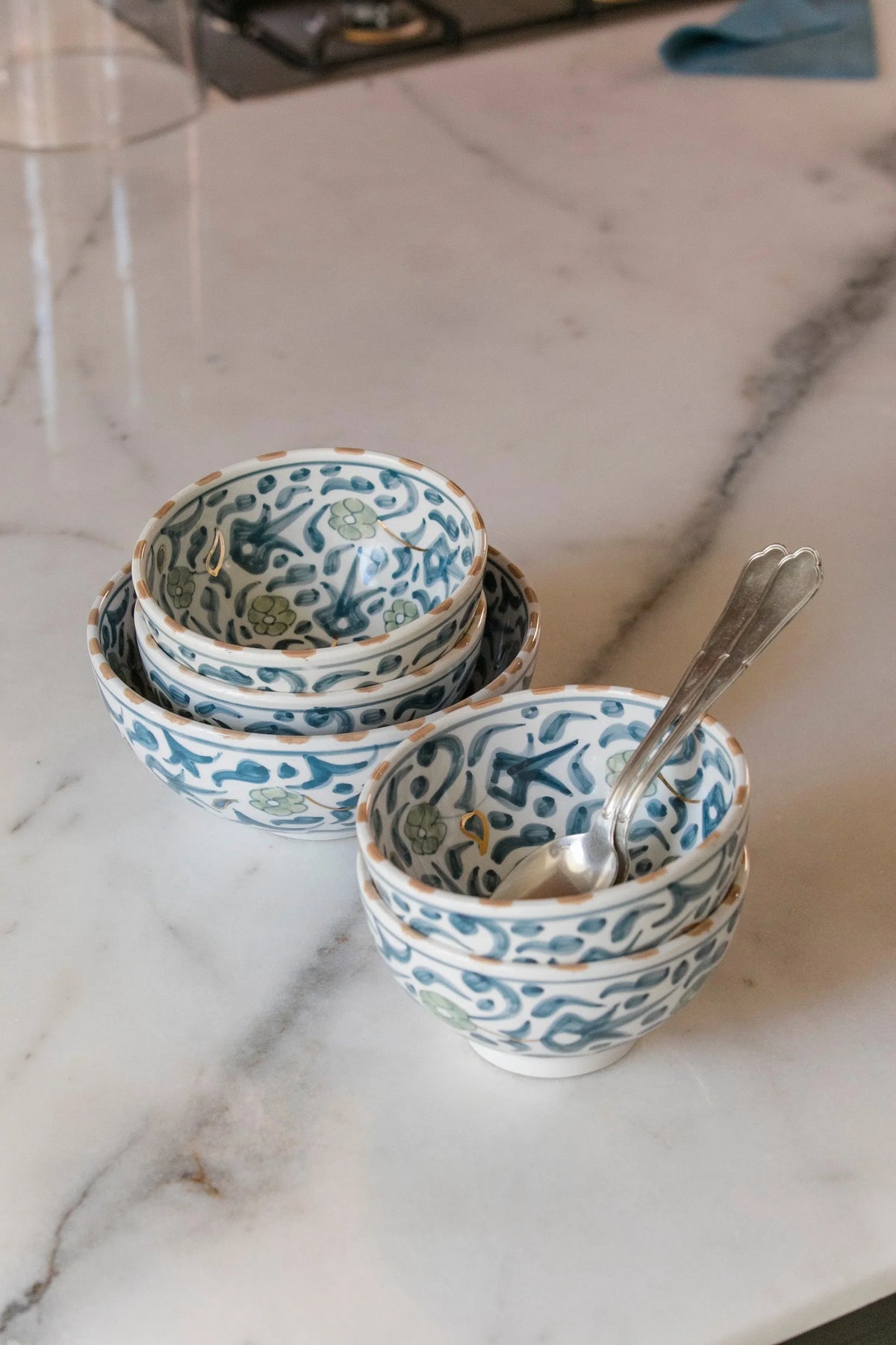 SALADIER ROND · bleu stone · BOLS ET SALADIERS · Fleurs