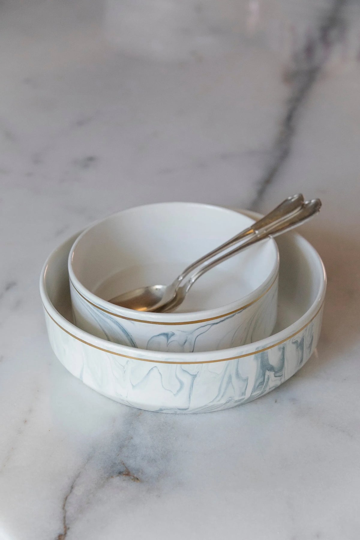 PLATS DE SERVICE DROITS · BOLS ET SALADIERS · PLATS ET PLATEAUX · TOURBILLON