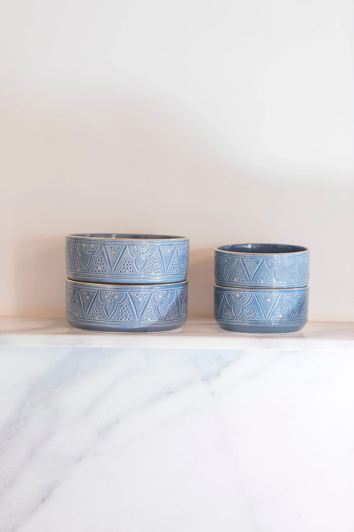 PLATS DE SERVICE DROITS · bleu stone · Empreinte · PLATS ET PLATEAUX