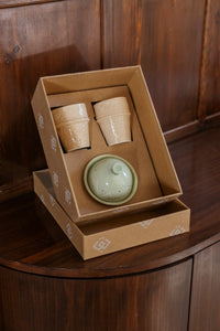 COFFRET CADEAU · coffret deux moyennes tasses zwak noir et un beurrier empreinte blanc gold copie