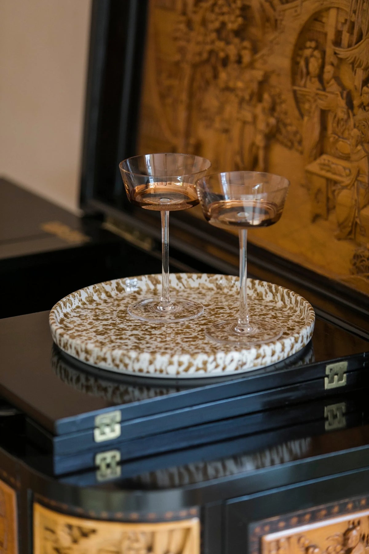 PLATEAUX RONDS · Granito · KAKI · PLATS ET PLATEAUX