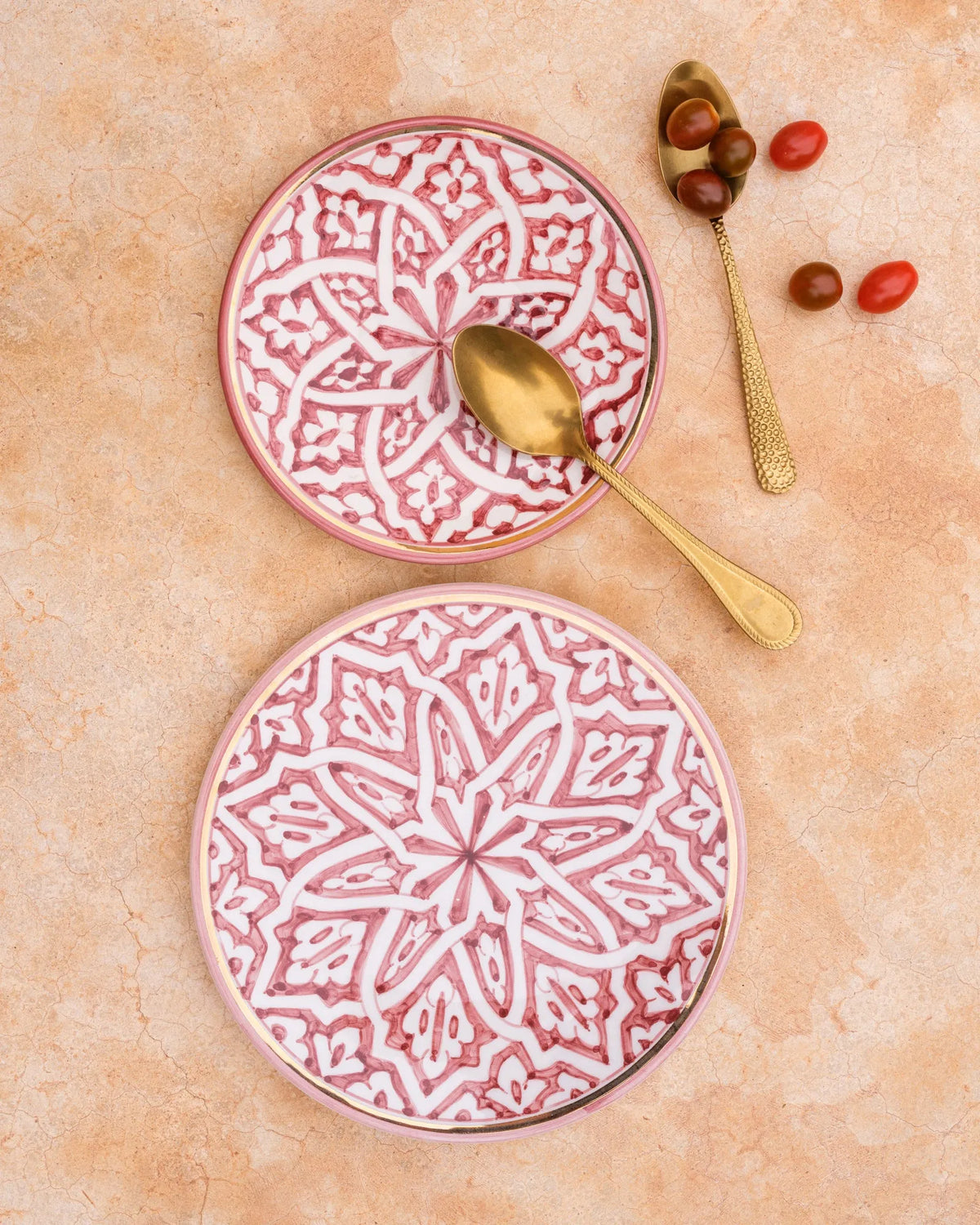 ASSIETTES PLATES · aubergine · Fassia