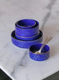 PLATS DE SERVICE DROITS · bleu majorelle · Empreinte · PLATS ET PLATEAUX