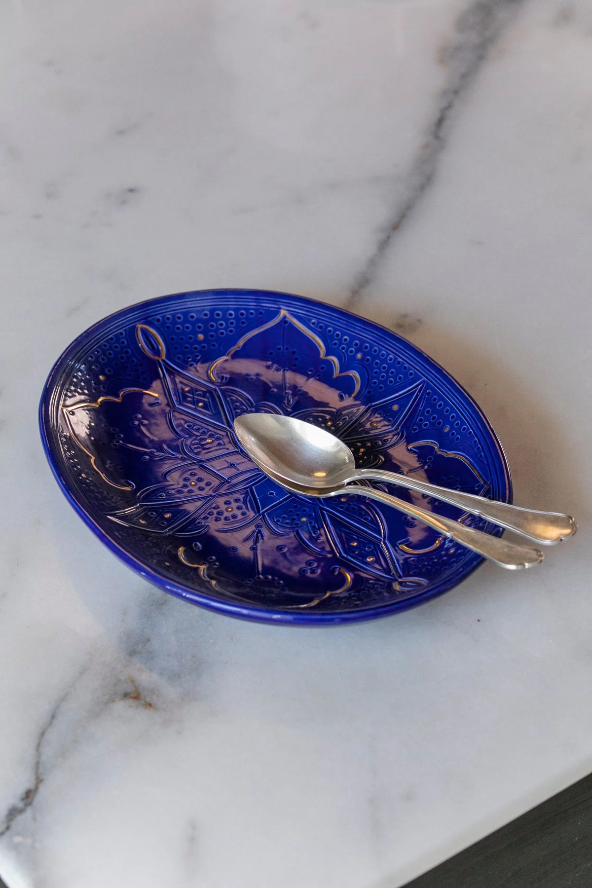 PLAT OVAL LARGE · bleu majorelle · Empreinte · PLATS ET PLATEAUX