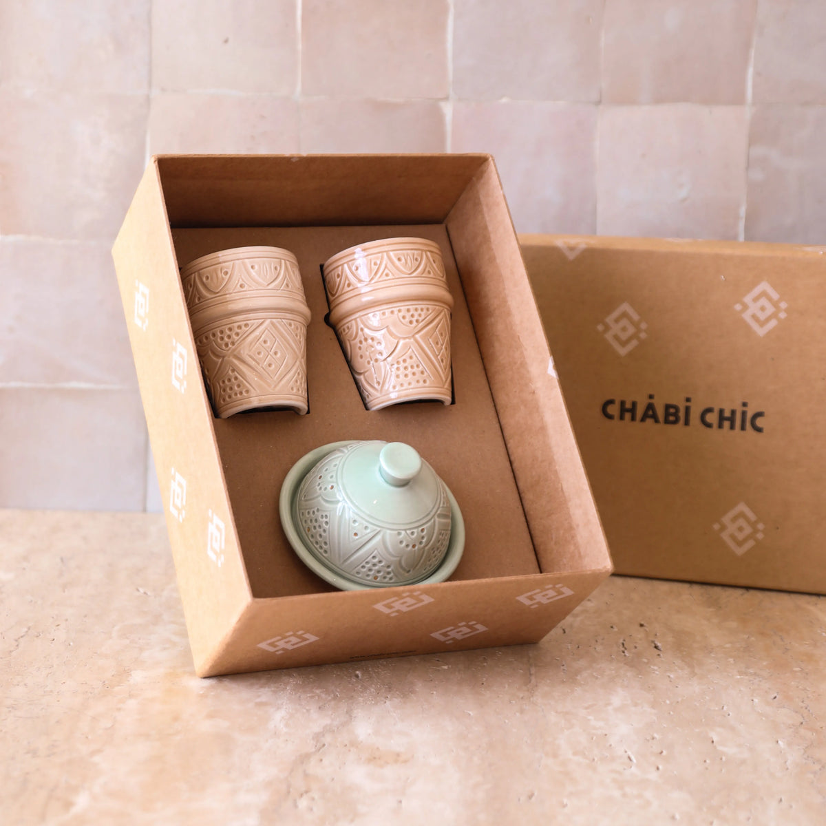 Coffret de deux moyennes tasses sahara et un beurrier empreinte mint gold