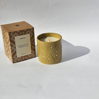 شمعة منقوشة باللون Khaki