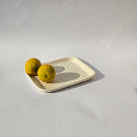 صينية صغيرة - بيضاء منقوشة